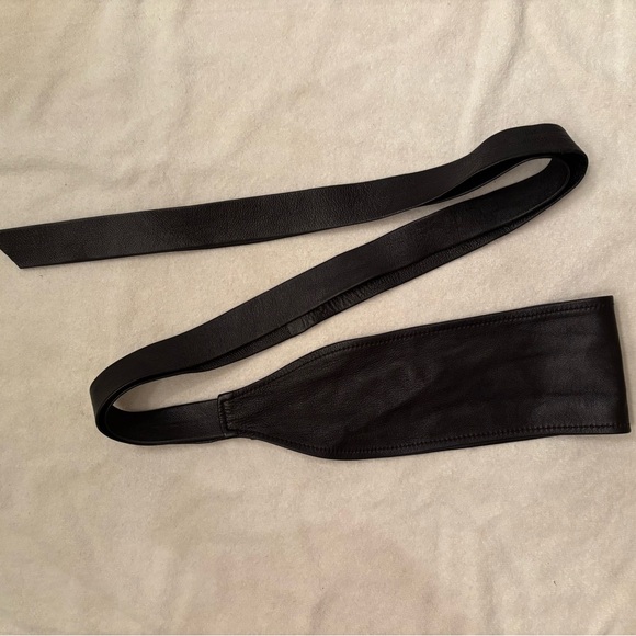 Elegantly Waisted black soft leather obi belt - Picture 5 of 5